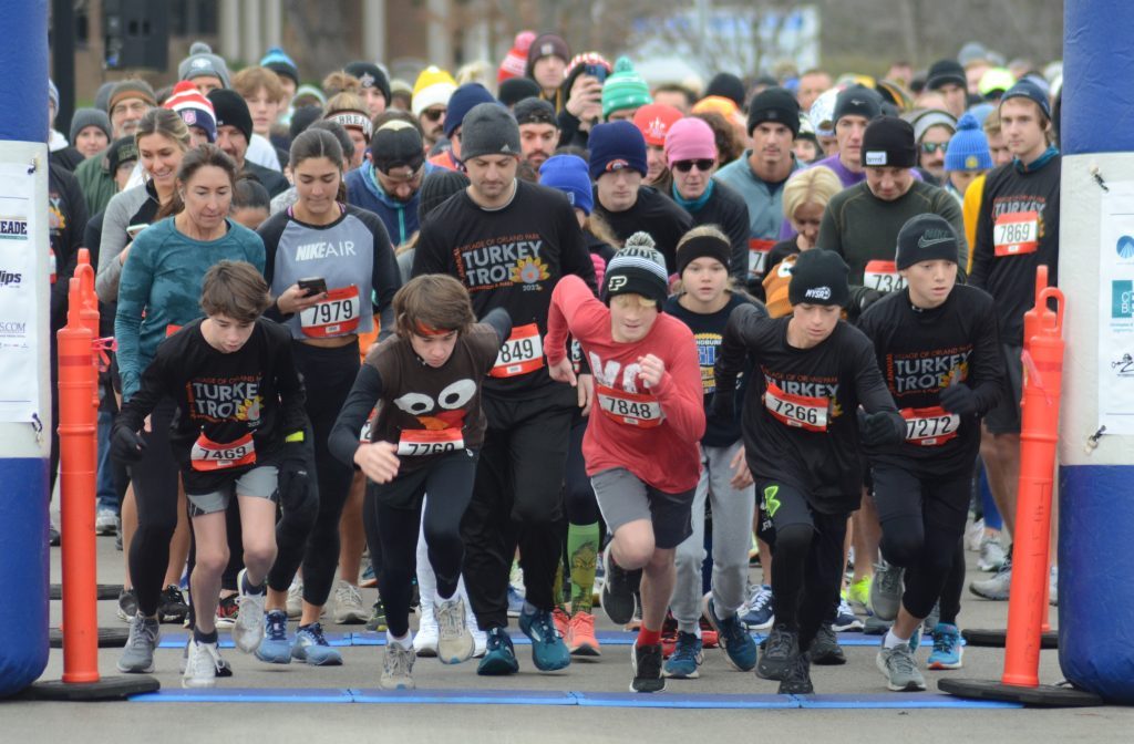 Runners get off to a fast start at the Orland Park Turkey Trot, where a record 1,000 runners signed up. Photo by Jeff Vorva