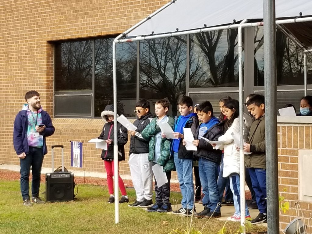 dvn forest view students sing veterans day 2022