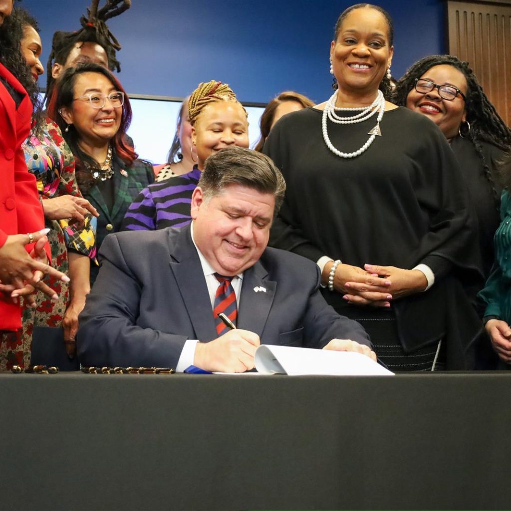 Pritzker signs measure guaranteeing five days paid leave for Illinoisans