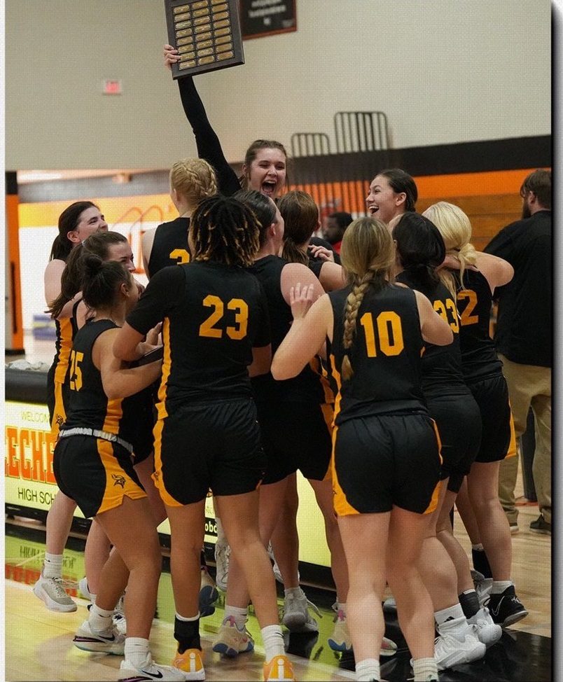 The St. Laurence girls basketball team won the Beecher Fall Classic. Photo courtesy of St. Laurence High School