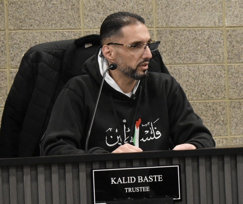 Bridgeview Village Trustee Kalid Baste said the pro-peace resolution passed by the board sends a message. (Photo by Steve Metsch)