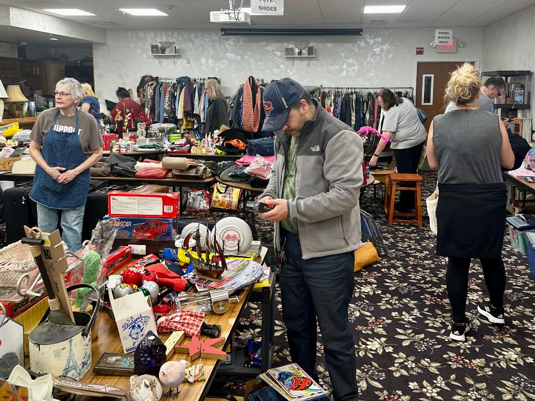 Wonder Rummage Rummage sale tradition brings Worth community together - The Reporter