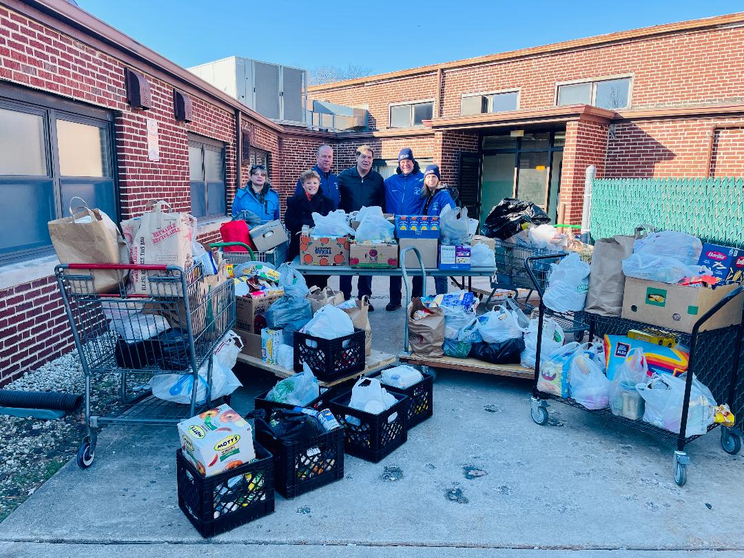 Chicago Ridge Park District helps fill St. Vincent’s Pantry with love