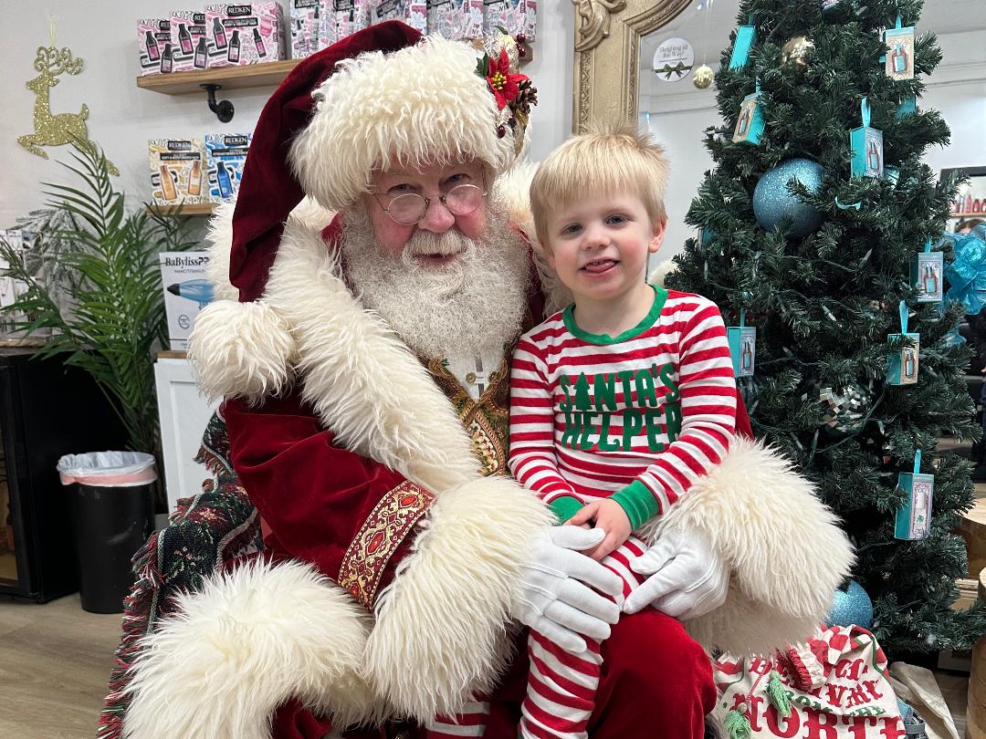 Santa Joe brings holiday magic to Palos Heights salon - Southwest