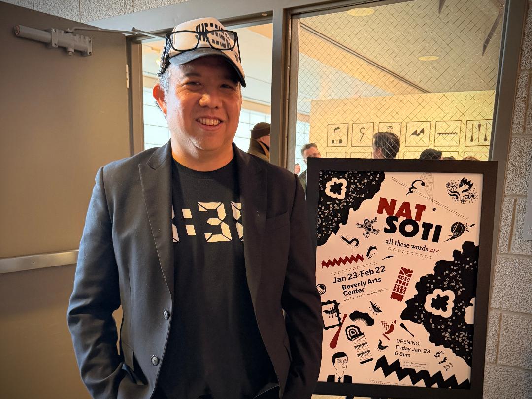 Chicago artist turns gallery guests into living art