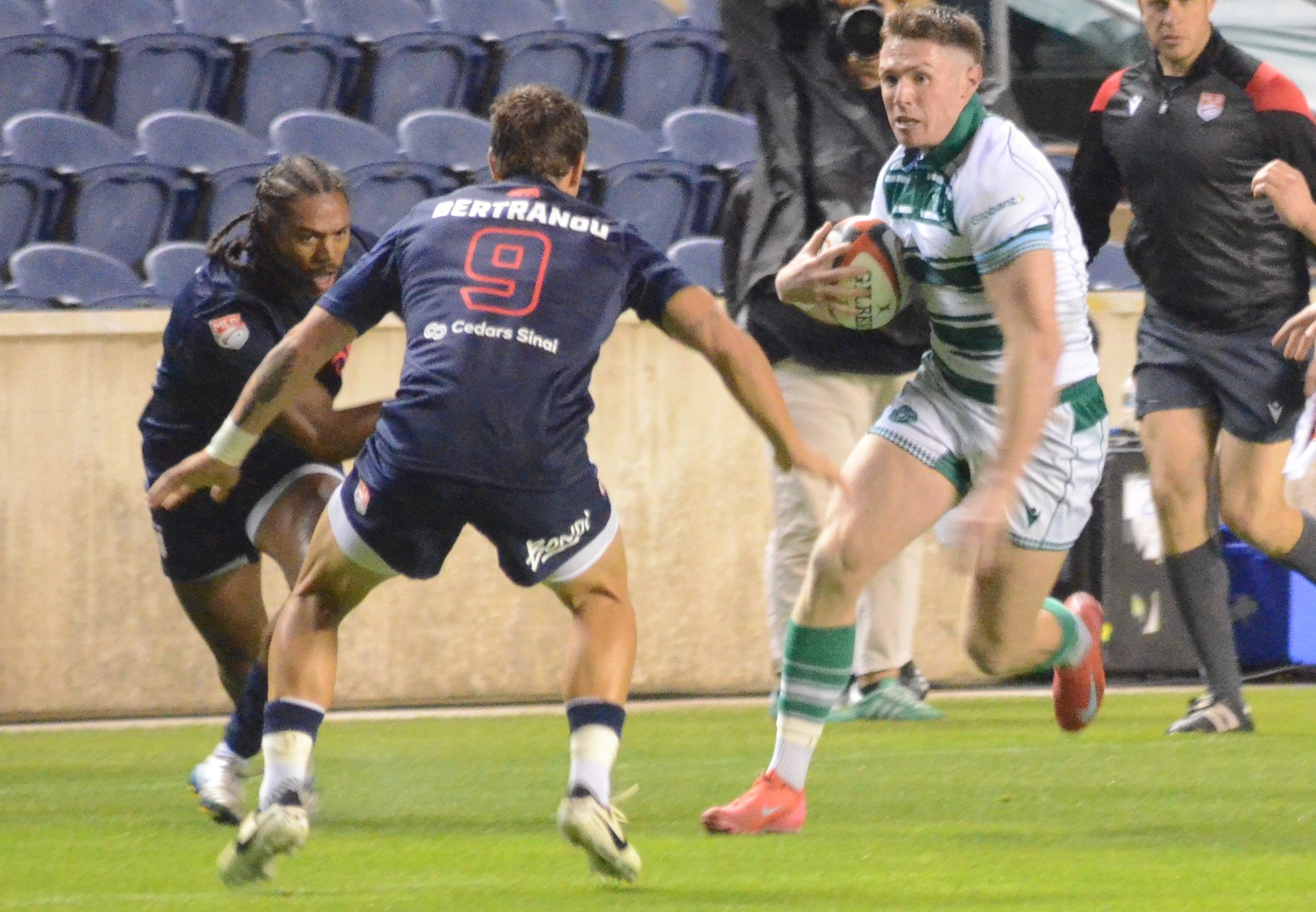 Hounds weather storm, cruise past California